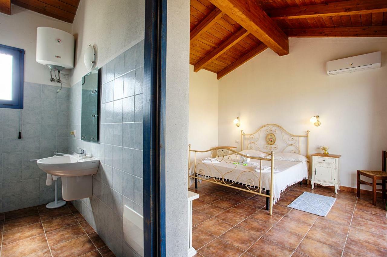 Agriturismo Mieleamaro Villa Олбия Екстериор снимка